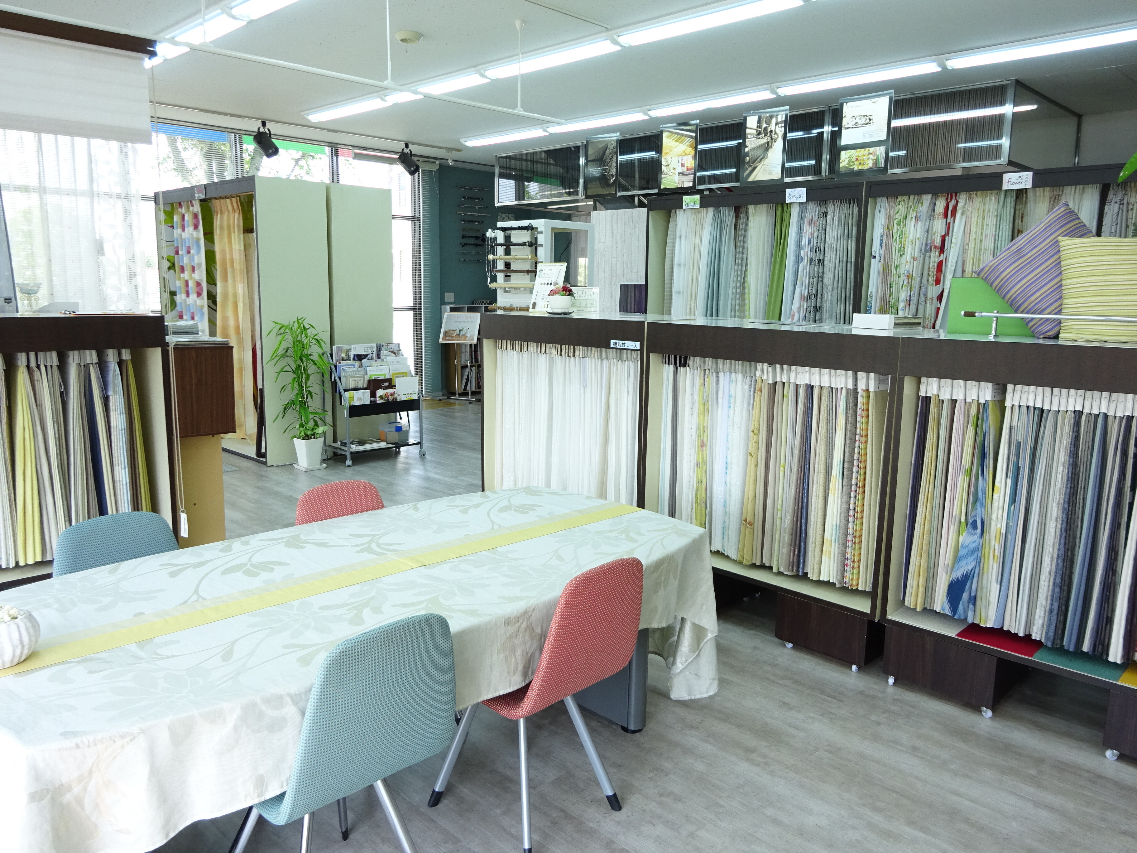 KOKUYO　アコーディオンカーテン　岐阜 各務ヶ原 土岐 可児 大垣 愛知 一宮 滋賀 三重 大垣カーテン｜販売店検索｜タチカワブラインド